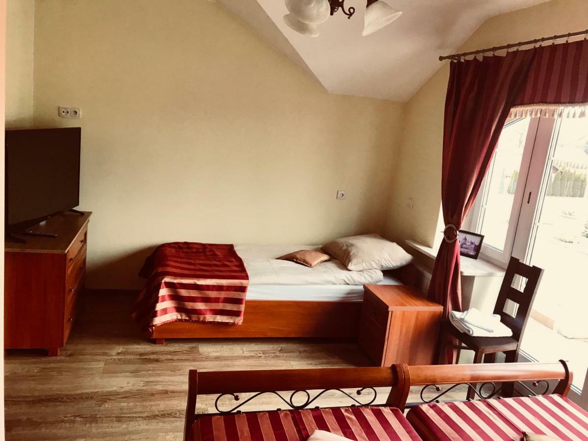 Pensjonat nad Strugą Lägenhet Stryków Exteriör bild